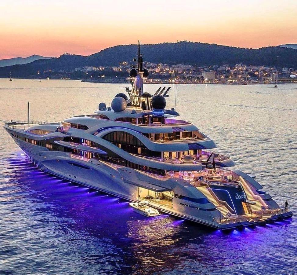 Royal King And Queen Apartment For Luxury Life Saranda Extérieur photo